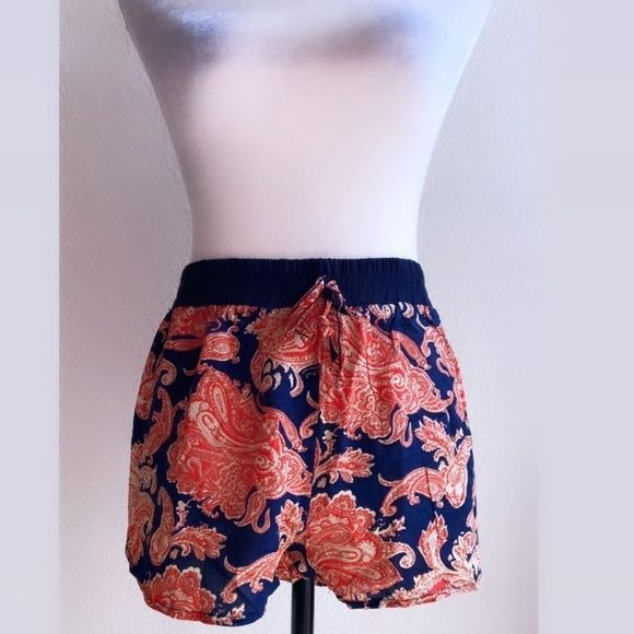 🌹 Blue & Red Paisley Print Loose Fit Shorts 🌹 - Picture 2 of 6